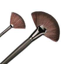 32Pcs Professional Cosmetic Makeup Brush Set Kit with Synthetic Leather Case are easy to clean brand makeup 2017