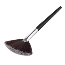 New Arrival 1Pcs Fan Brush Portable Slim Professional Makeup Brushes Women Foundation Brush Hot