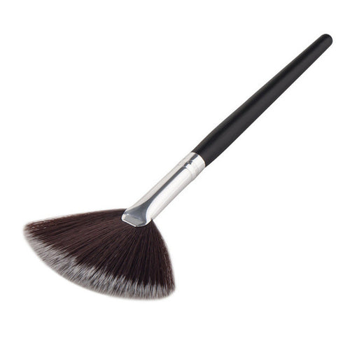 New Arrival 1Pcs Fan Brush Portable Slim Professional Makeup Brushes Women Foundation Brush Hot