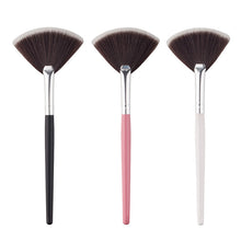 New Arrival 1Pcs Fan Brush Portable Slim Professional Makeup Brushes Women Foundation Brush Hot