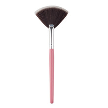 New Arrival 1Pcs Fan Brush Portable Slim Professional Makeup Brushes Women Foundation Brush Hot