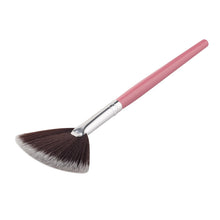 New Arrival 1Pcs Fan Brush Portable Slim Professional Makeup Brushes Women Foundation Brush Hot