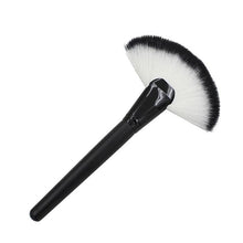 New Designer high quality Makeup Large Fan Goat Hair Blush Face Powder Foundation Cosmetic Brush polvos maquillaje marcas Anne